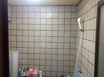 170422-tsama-bathroom-before04.jpg