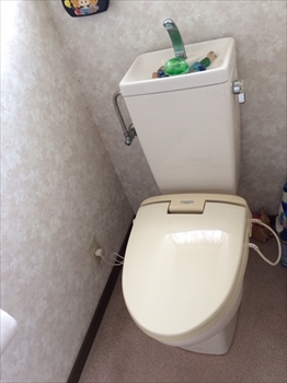 170911-ksama-toilet-before_R.jpg