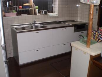 施工完了です！収納が引き出し式のキッチンは、とても使いやすいと人気です！