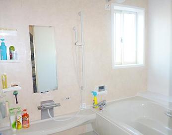 浴槽は「LIXILラ・バスZ 1624サイズ」を設置しました(^O^)v 爽やかで温かみのあるお風呂に変わりました＼(^o^)／